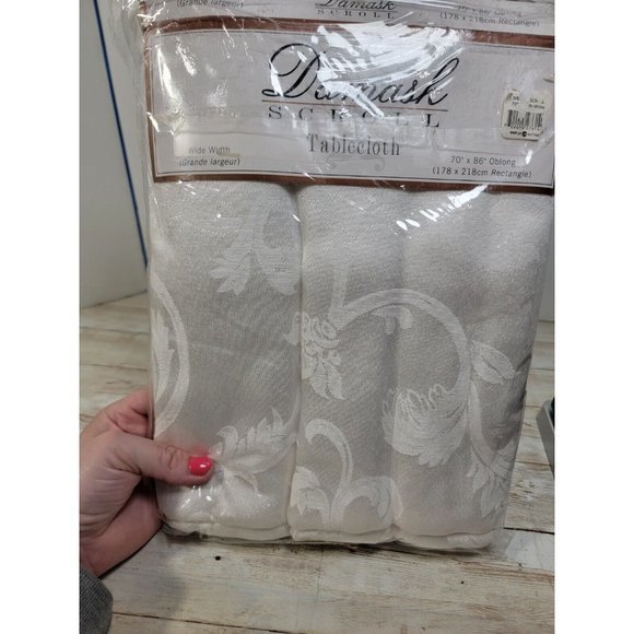 Damask  Scroll Tablecloth 70"‎ x 86" Oblong sunweave cotton/poly fabric NEW - Picture 5 of 10